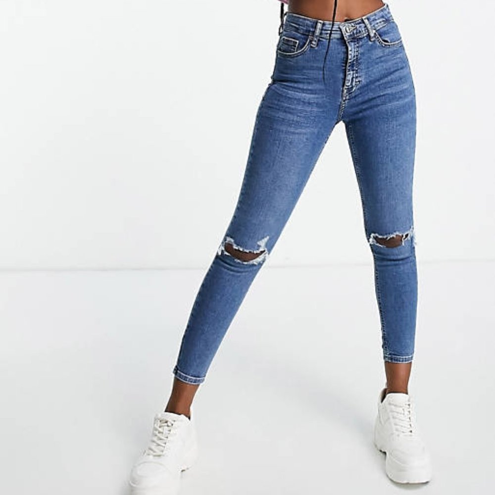 NWOT Topshop Jamie Jeans with Knee Rip in Mid Blue Size 25